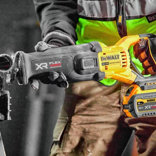 DeWALT DCS386NT-XJ szablyafűrész 3000 spm Fekete, Sárga