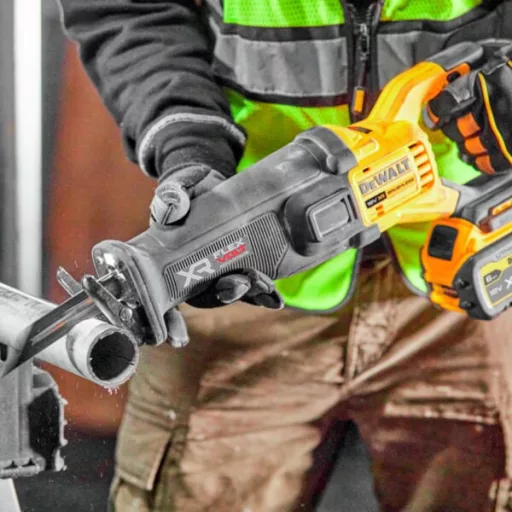 DeWALT DCS386NT-XJ szablyafűrész 3000 spm Fekete, Sárga