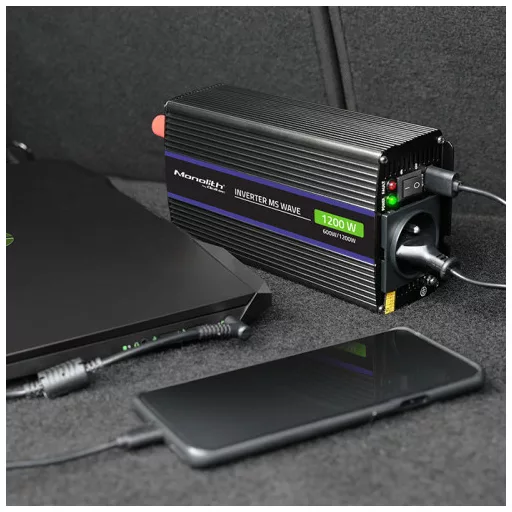 Qoltec Monolith áramátalakító és inverter Auto/Beltéri 600 W Fekete
