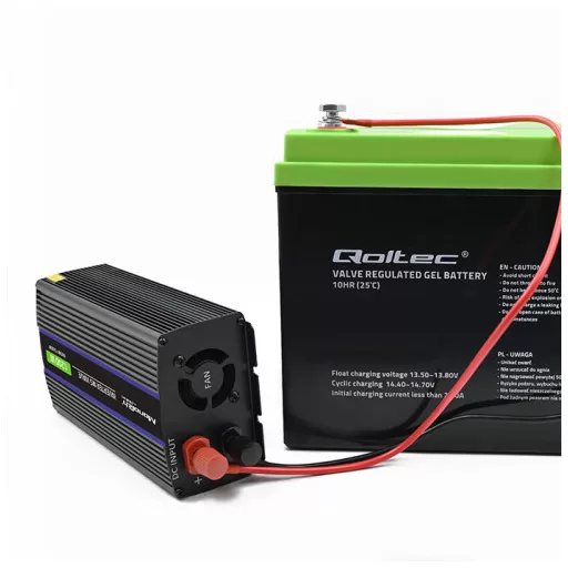 Qoltec Monolith áramátalakító és inverter Auto/Beltéri 600 W Fekete
