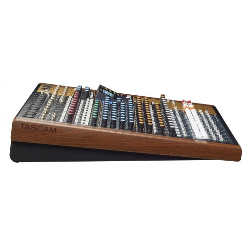 Tascam MODEL 16 hangkeverő 16 csatornák 20 - 30000 Hz Fekete, Arany, Fa