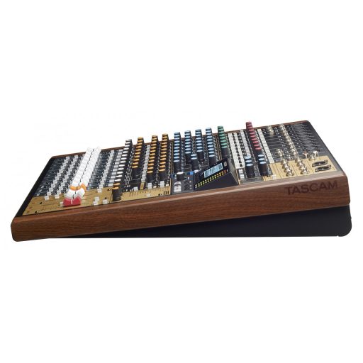 Tascam MODEL 16 hangkeverő 16 csatornák 20 - 30000 Hz Fekete, Arany, Fa