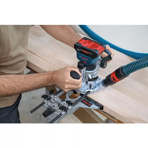 Bosch GKF 18V-8 Fekete, Kék 30000 RPM