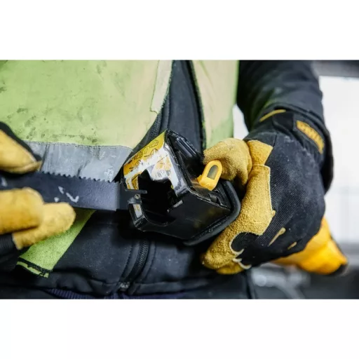 DeWALT DWE305PK-QS szablyafűrész 2800 spm 1100 W Fekete, Sárga