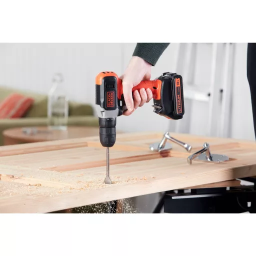 Black & Decker BCD001C1-QW fúrógép Kulcsnélküli Fekete, Vörös