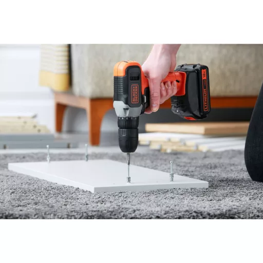 Black & Decker BCD001C1-QW fúrógép Kulcsnélküli Fekete, Vörös