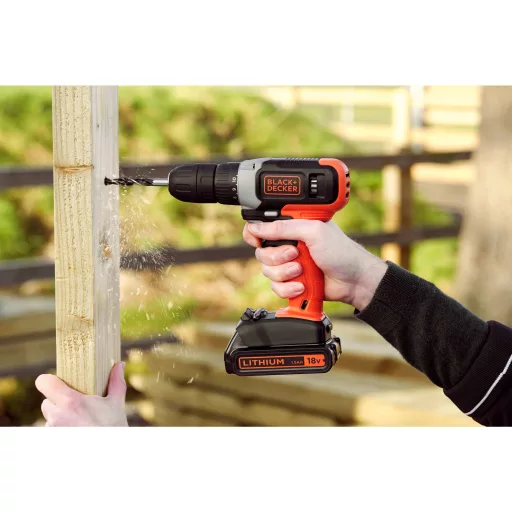 Black & Decker BCD001C1-QW fúrógép Kulcsnélküli Fekete, Vörös