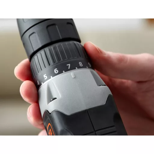 Black & Decker BCD001C1-QW fúrógép Kulcsnélküli Fekete, Vörös