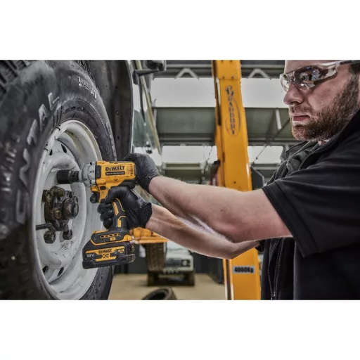 DeWALT DCF891NT-XJ motoros csavarhúzó és ütvecsavarozó Sárga