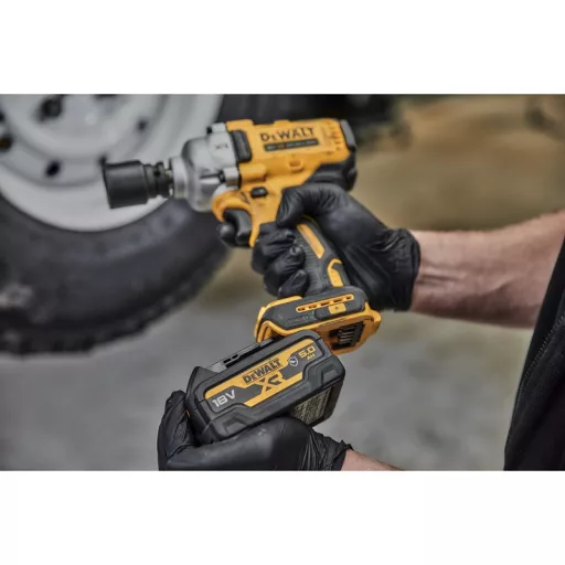 DeWALT DCF891NT-XJ motoros csavarhúzó és ütvecsavarozó Sárga