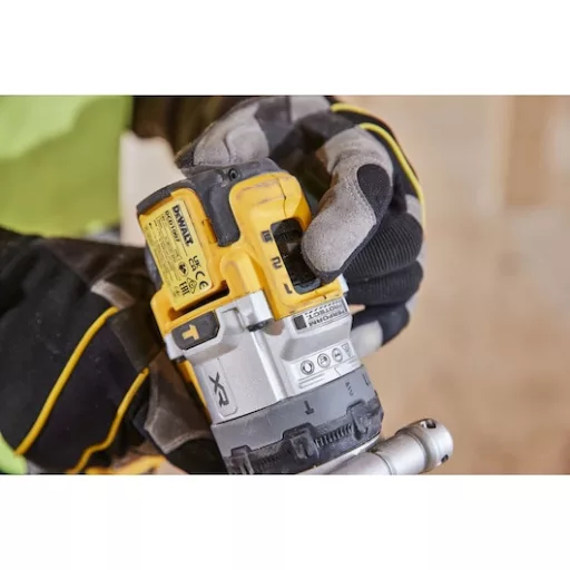 DeWALT DCD1007NT-XJ fúrógép 2250 RPM Kulcsnélküli 1,85 kg Fekete, Sárga