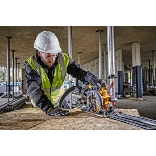 DeWALT DCS579NT-XJ hordozható körfűrész 19 cm Fekete, Szürke, Sárga 5800 RPM