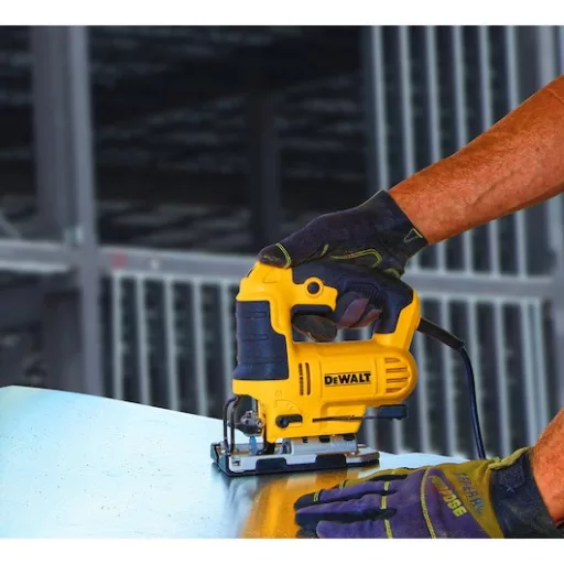 DeWALT DWE349-QS elektromos szúrófűrész 2,4 kg