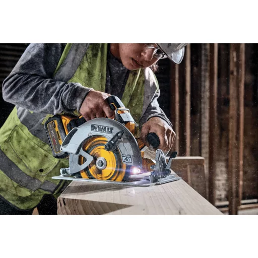 DeWALT DCS573NT-XJ hordozható körfűrész