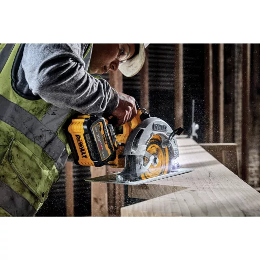 DeWALT DCS573NT-XJ hordozható körfűrész