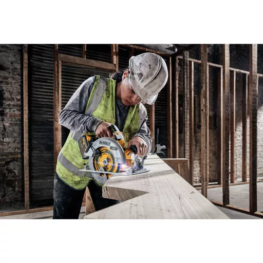 DeWALT DCS573NT-XJ hordozható körfűrész