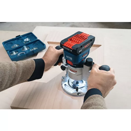 Bosch GKF 18V-8 Fekete, Kék 30000 RPM