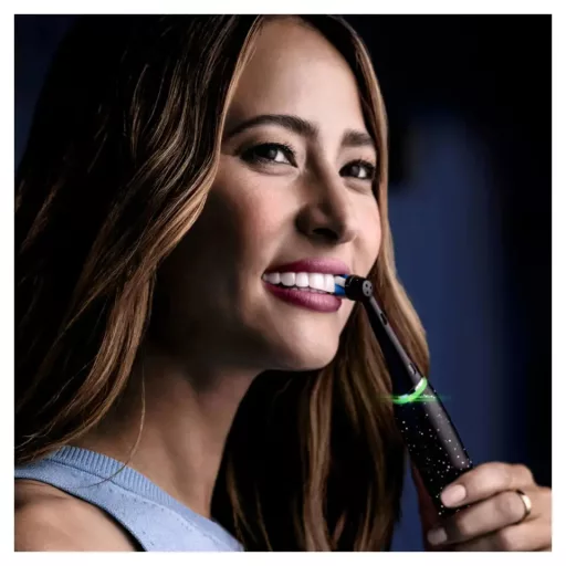 Oral-B iO Series 10 Felnőtt Forgó-oszcilláló fogkefe Fekete