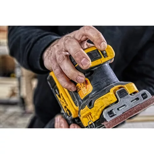 DeWALT DCW200NT-XJ hordozható csiszoló Lapcsiszoló 13500 OPM Fekete, Sárga