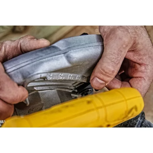 DeWALT DWE560 hordozható körfűrész 18,4 cm 5500 RPM 1350 W